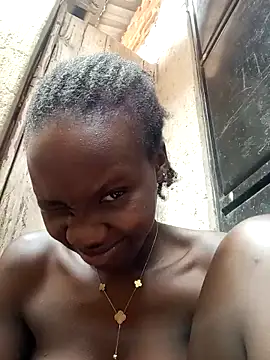 Black_juicy24 webcam