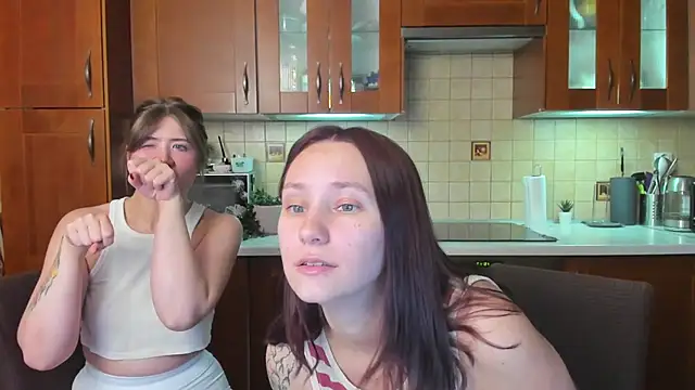 HotCaramellsTV webcam