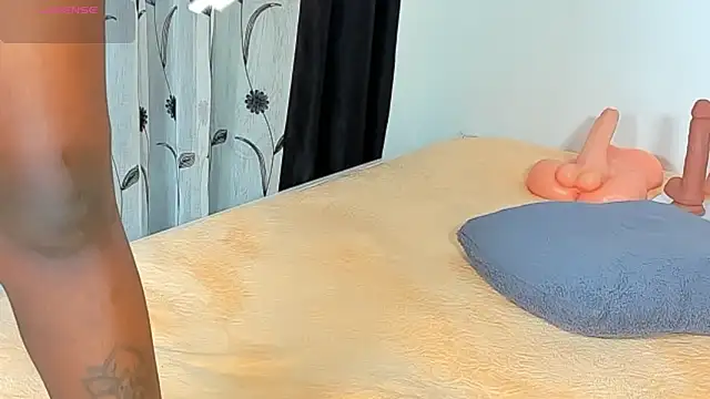 CREAMY_BUBBLEGUM webcam