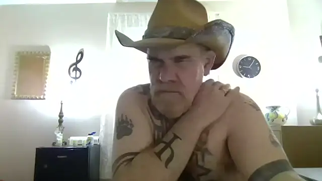 Caesar_Baxter webcam