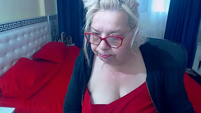 SonyaHotMilf webcam