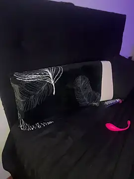 Webcam Model (Lolavenezia)  is live.Free join now!