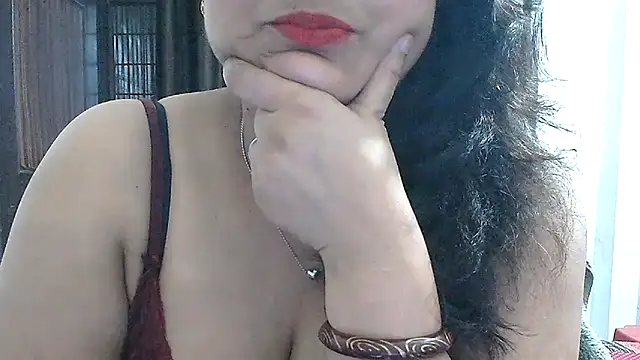 SimmiQueen_77 webcam