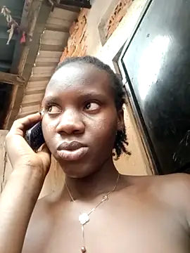 Black_juicy24 webcam