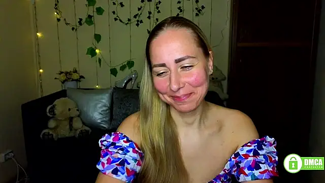 Alicewonderrmiss webcam