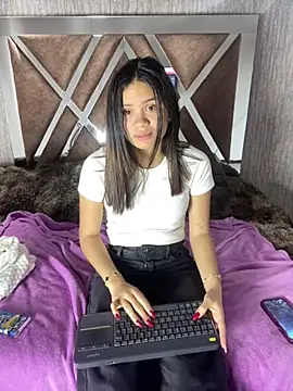 AuroraMoore_Pink webcam