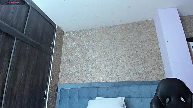 Naughtymilfx__ webcam