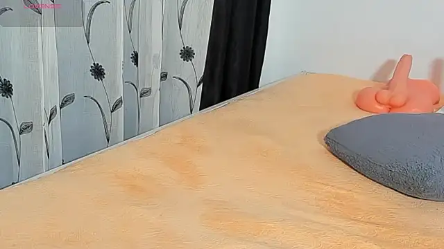 CREAMY_BUBBLEGUM webcam