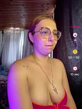 Webcam Model (CoraVibes) is live