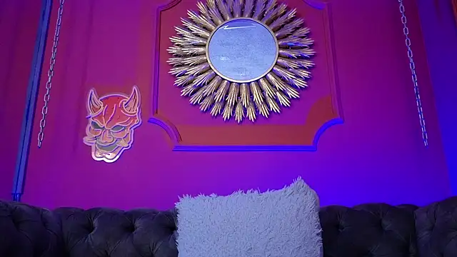 julieta_russell - Julieta_Russell's free webcam - UK Sex Cams