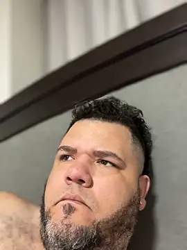 HotDominicanCum webcam