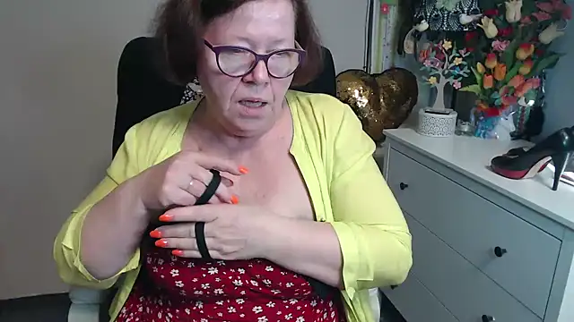 Adelewildx Stripchat cam model