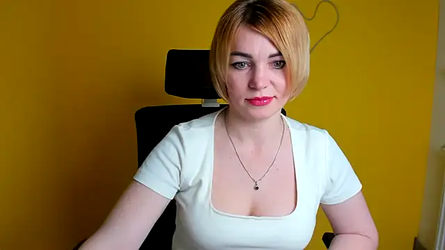 CuttieEmma webcam