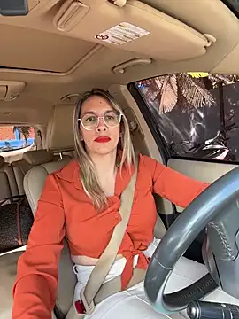 gatitacarlita (F milf) - More Squirt in office