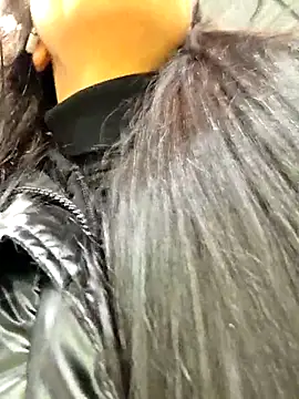 leticiawoods (F milf) - Men's restroom 🚹 open the door to fondl