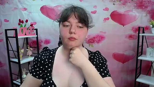 NeonilaLisova webcam