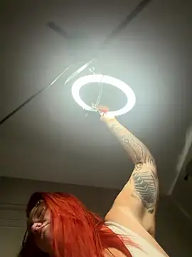 CurvyGirlMyla webcam