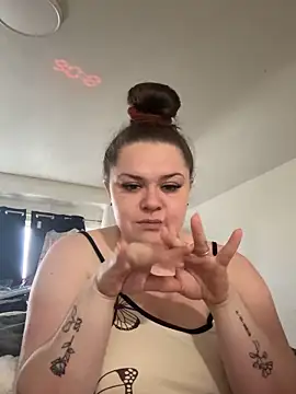 mommyxxmilkerxx webcam