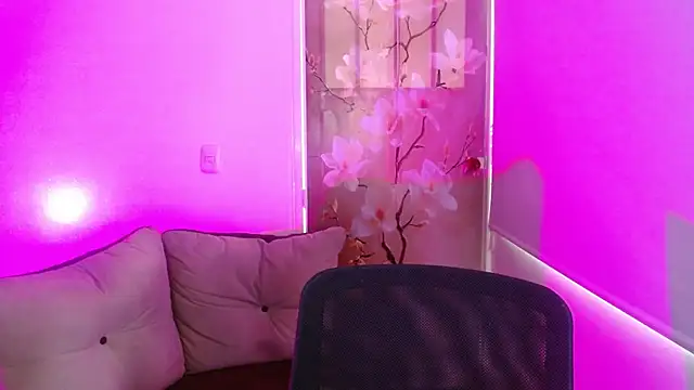 milfrousse - Milfrousse's free webcam - UK Sex Cams