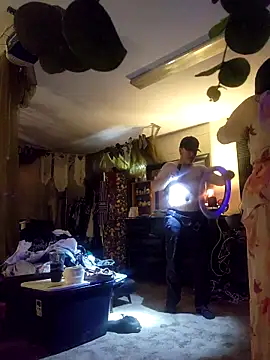 Hotredheadandtoungelasher webcam