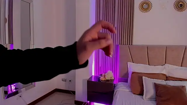 Victoria_Beaumont webcam