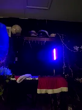 Hotredheadandtoungelasher webcam