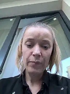 monicanix (Ask my age) - Take a walk with me :)