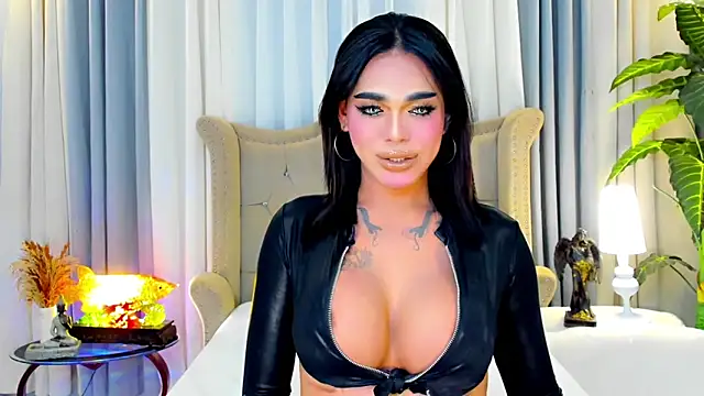 MochaliciousTransOnTop webcam