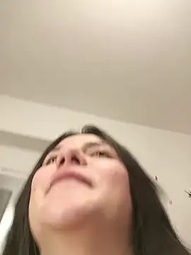 Webcam Model (paulina_coxx)  is live.Free join now!