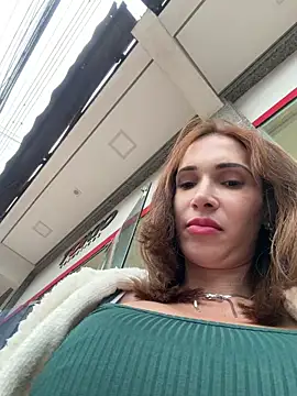 Irresistible24 webcam