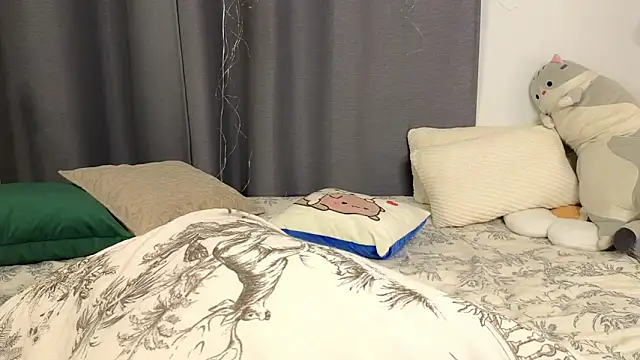 glamourr (F teen) - squezee my booty close to cam