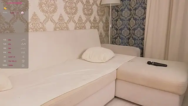 foxy_bloomm (F teen) - help me cum