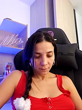 Webcam Model (miaeyex)  is live.Free join now!