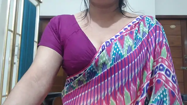 maisa-130 (F milf) - boobs show