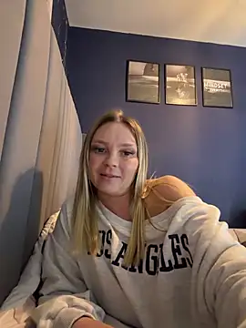 Webcam Model (Sky25x)  is live.Free join now!