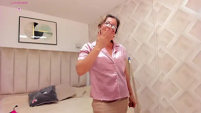 Clhoe_Johnson webcam