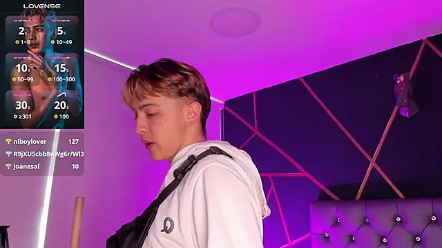 Lian_Miller1_ webcam