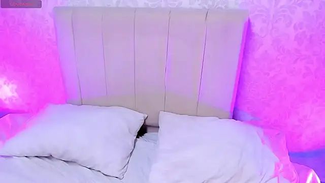 LiaRivers live sex cam