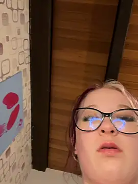 LittleChaosQueen webcam