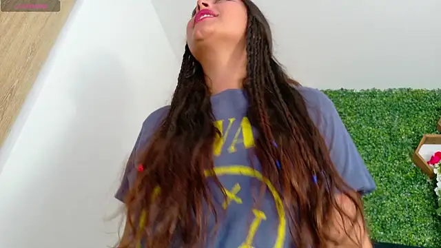 annasmiles (F young) - spank your ass hard and red