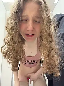 outside_rosy (F teen) - Show ass in panties and rub it!