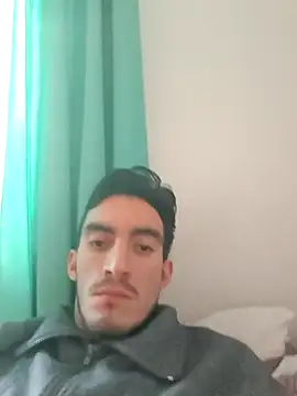 TommyMomentum webcam