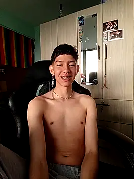heyy_noah11 webcam