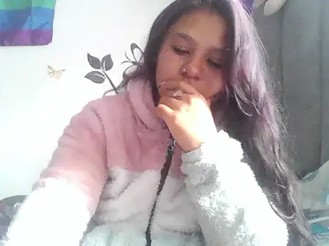 Charis_21 webcam