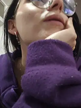 naomimolie - Naomimolie's free webcam - UK Sex Cams