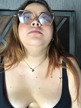 ZoeBennett_Pink webcam