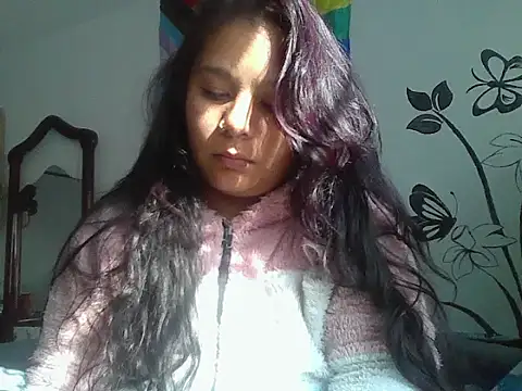 Charis_21 webcam