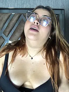 ZoeBennett_Pink webcam