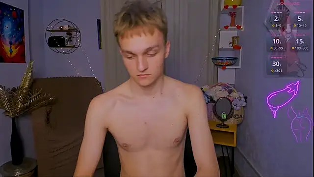 john_lik (M twink) - flash dick with a head