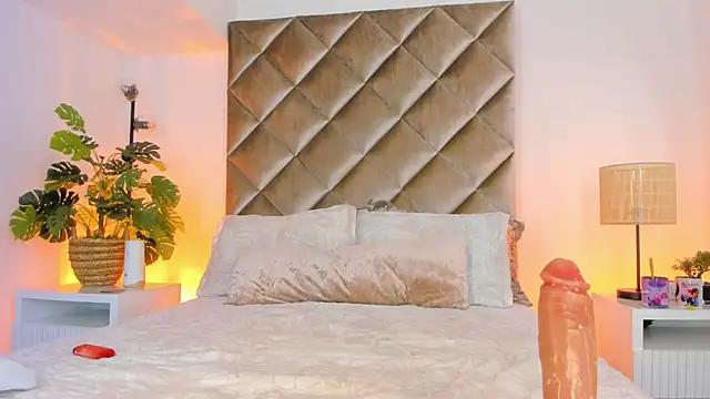 malaia_hills live sex cam